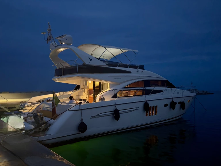 Charter a Princess Princess 62 Fly in Portisco on Samboat