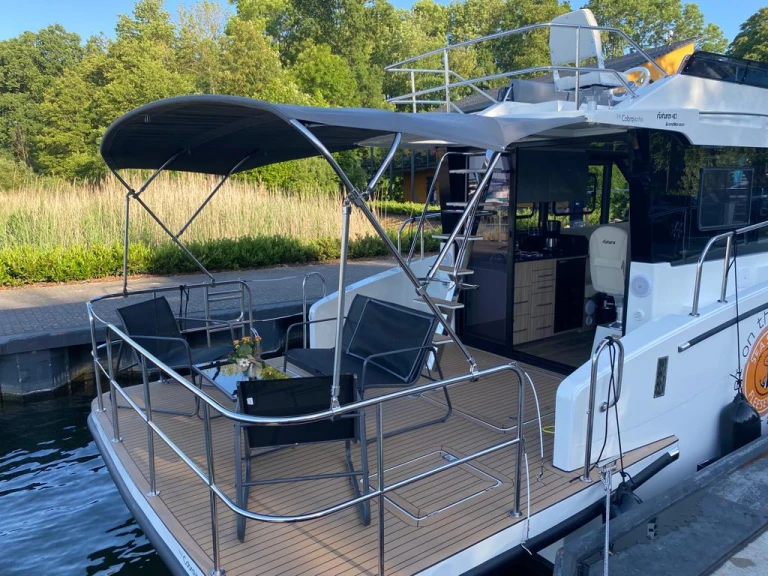 Hire Motorboat with or without skipper Cobra Fleesensee