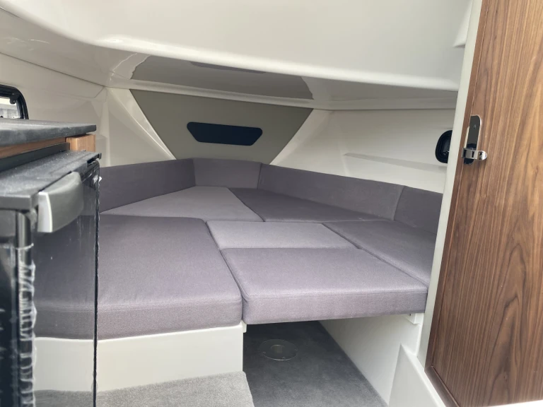 Hire Motorboat Karnic with a boat licence