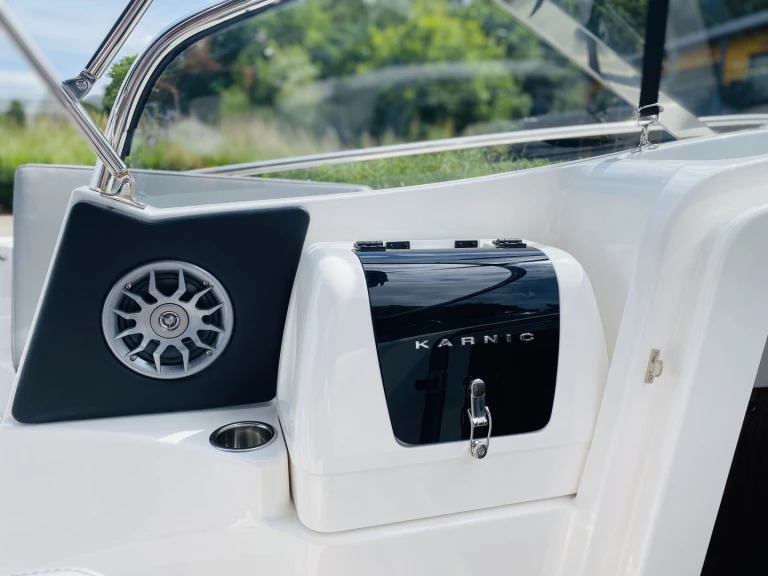 Yacht charter Fleesensee - Karnic Karnic SL800 on SamBoat