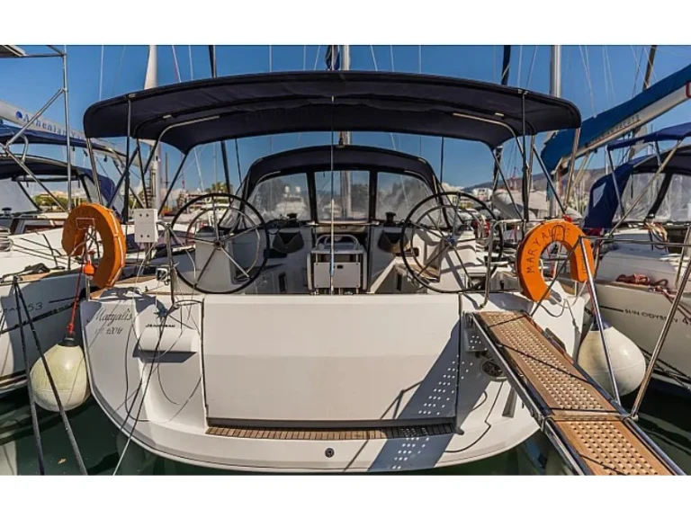 Yacht hire Alimos cheap sun odyssey 519 (4cab)