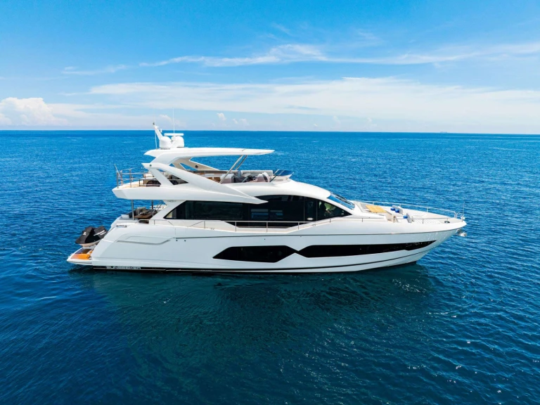 Hire Luxury Yacht Sunseeker with a boat licence