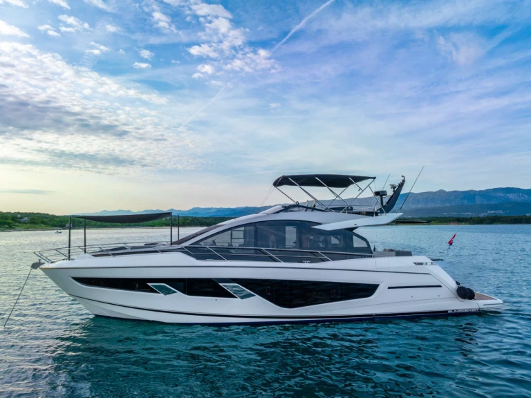 Hire Luxury Yacht with or without skipper Sunseeker Trogir