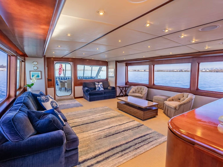 Hire Luxury Yacht Broward with a boat licence