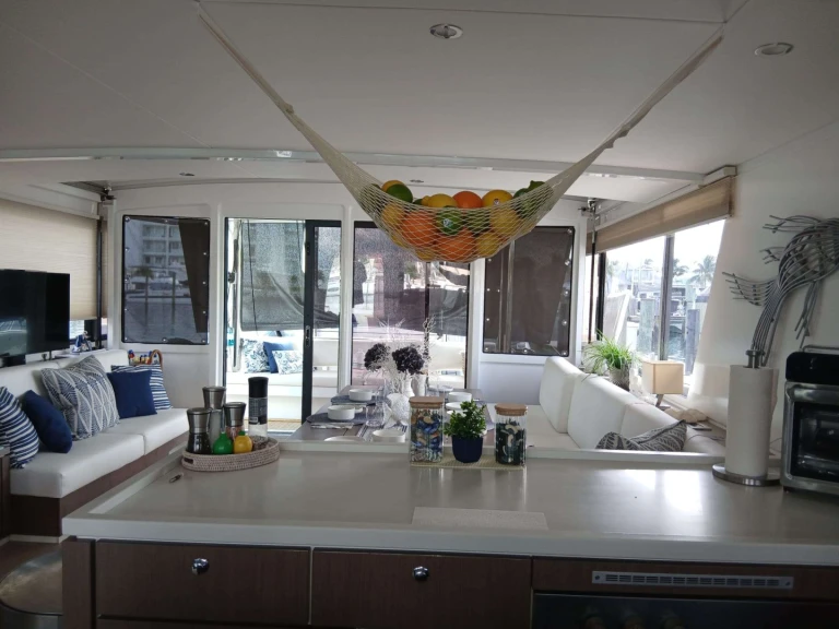 Yacht hire Nassau cheap ZURI 3