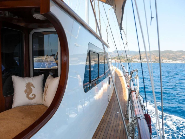 Hire Luxury Yacht Gulet with a boat licence