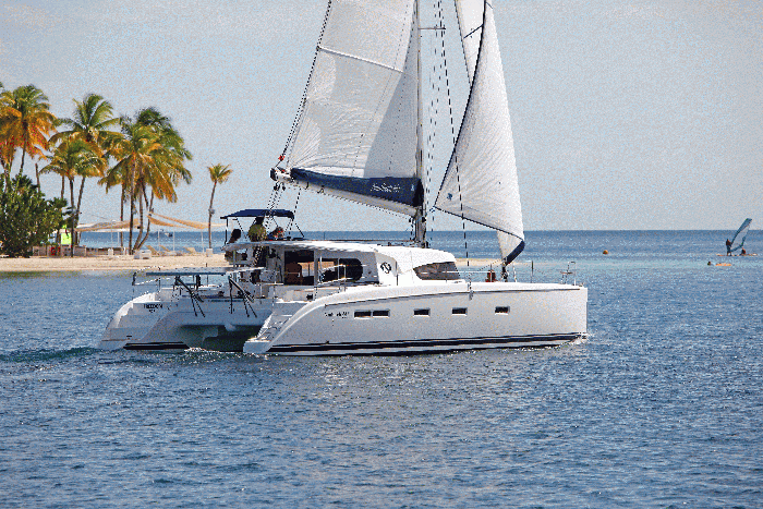 Hire Catamaran with or without skipper Nautitech Corazón de Jesús Island