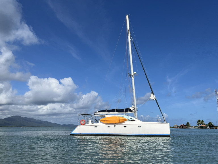 Hire Catamaran Nautitech with a boat licence
