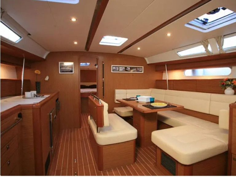 Charter a Jeanneau Sun Odyssey 49i in Alimos on Samboat