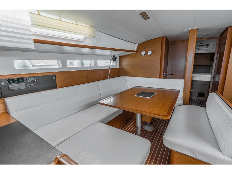 Hire Sailboat with or without skipper Jeanneau Alimos