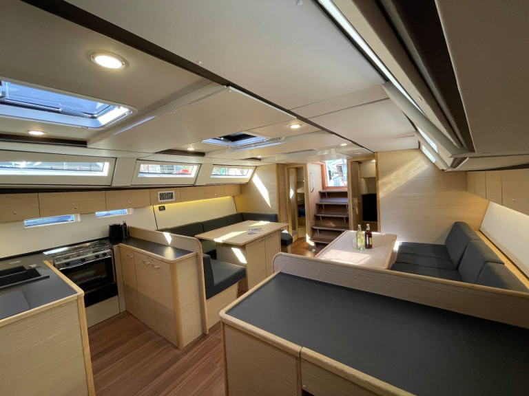 Hire Sailboat D&D Yacht with a boat licence