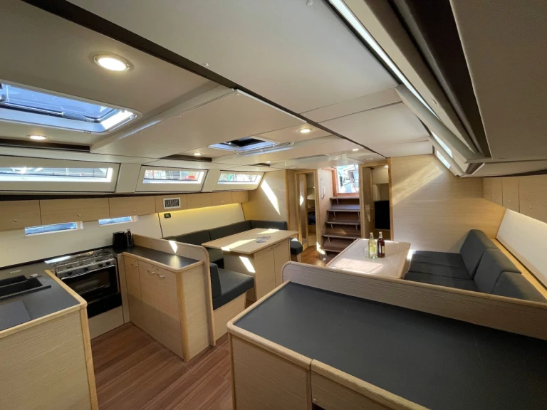 Hire Sailboat D&D Yacht with a boat licence