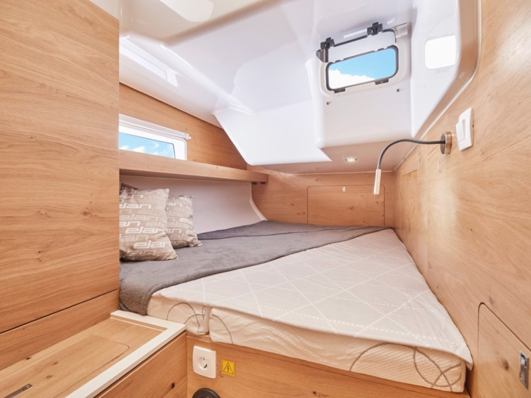 Hire Sailboat with or without skipper Elan Betina