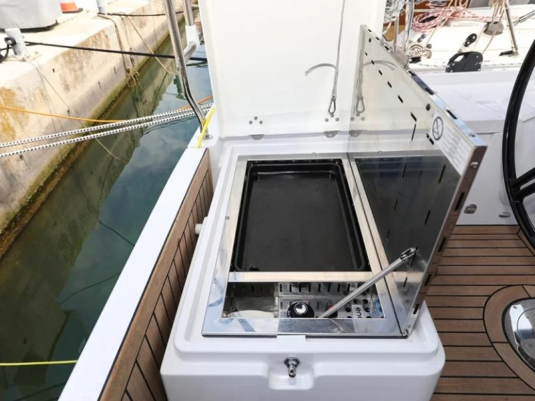 Hire Sailboat Elan with a boat licence