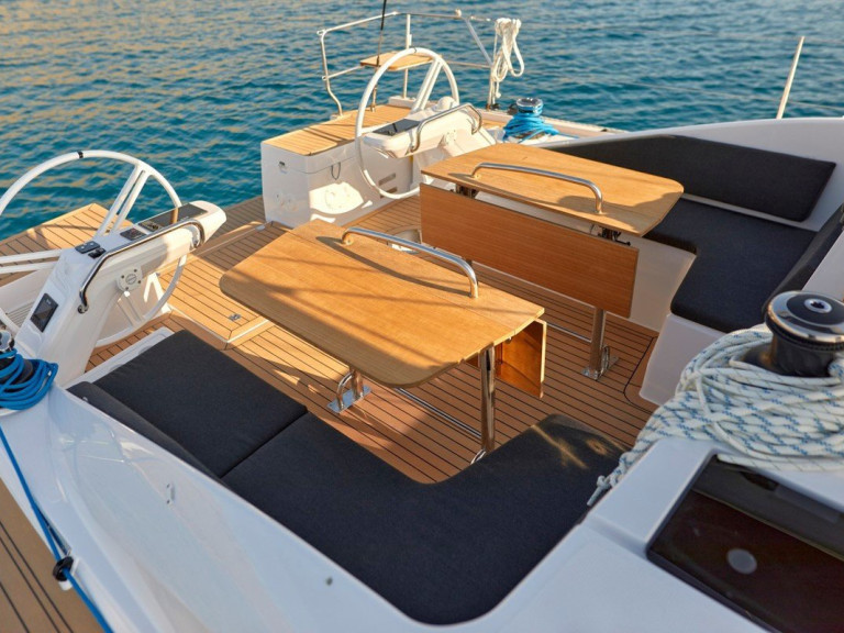 Sailboat to hire Betina at the best price