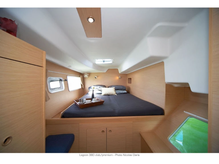 Yacht hire Marsala cheap Lagoon 380