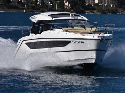 Charter a Bavaria Bavaria SR38 Hard Top in Trogir on Samboat