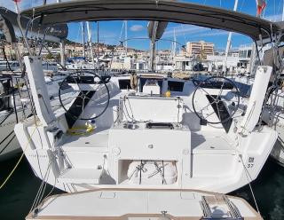 Hire a Dufour Dufour 37 Saint-Raphaël