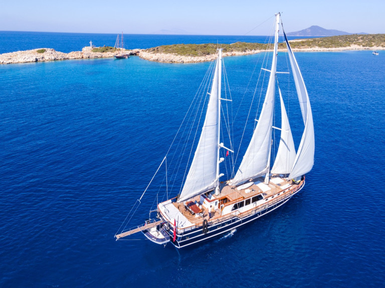 Hire Sailboat Custom Made with a boat licence