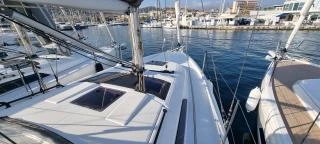 Charter a Dufour Dufour 37 in Saint-Raphaël on Samboat