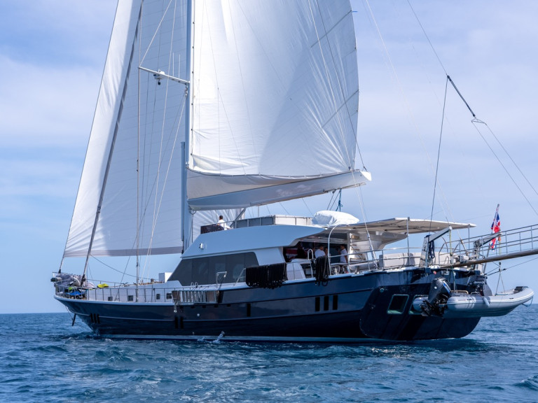 Yacht hire Piraeus cheap Good Life