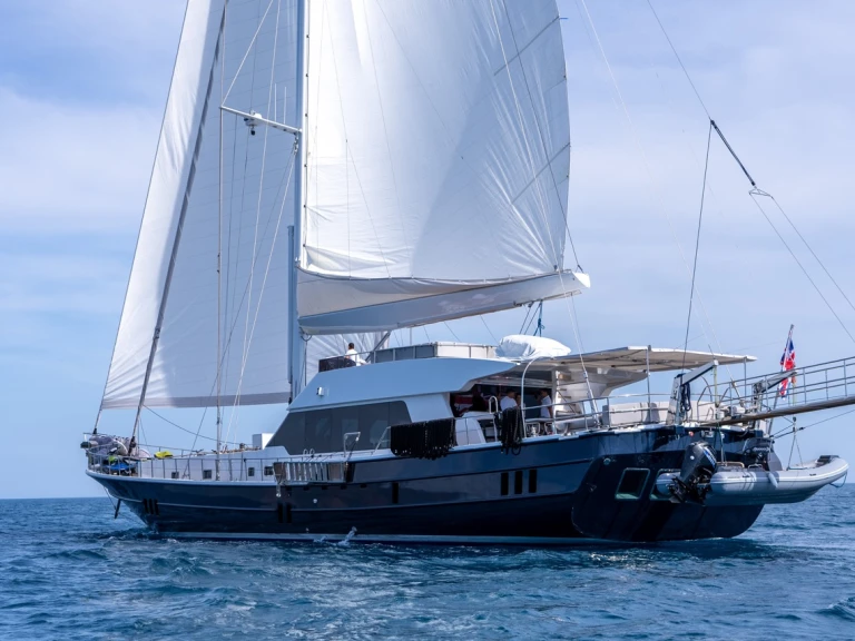 Yacht hire Piraeus cheap Good Life