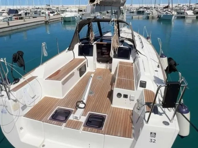 Yacht charter Furnari - Dufour Dufour 32 on SamBoat
