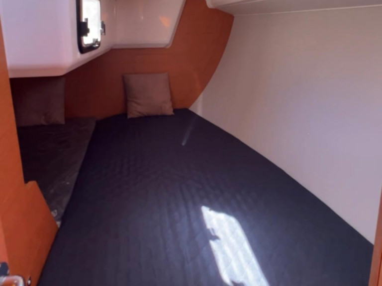 Charter a Dufour Dufour 32 in Capo d'Orlando on Samboat