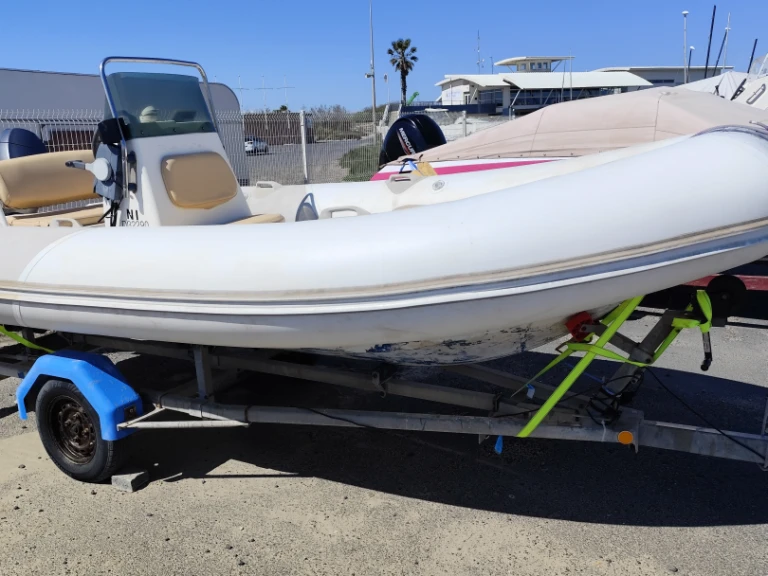 Yacht charter Le Cap d'Agde - Zodiac Medline I on SamBoat