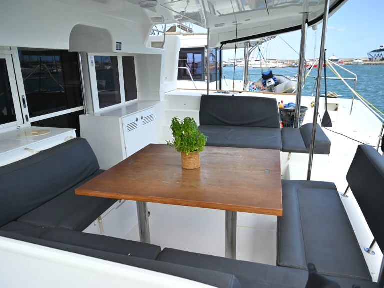 Yacht charter Kíssamos - Lagoon Lagoon 450 F on SamBoat