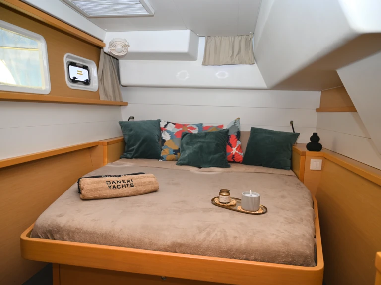 Catamaran to hire Kíssamos at the best price