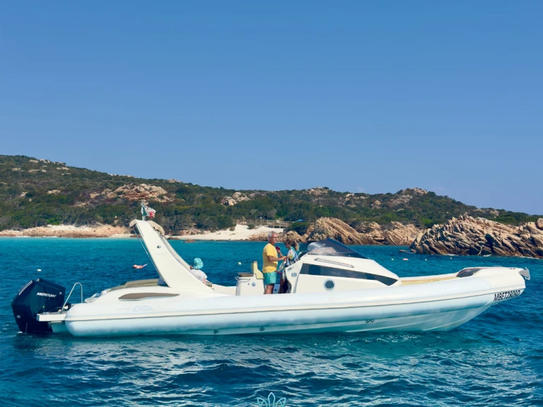 Yacht charter La Maddalena - Sea prop Premium Comfort 33' on SamBoat