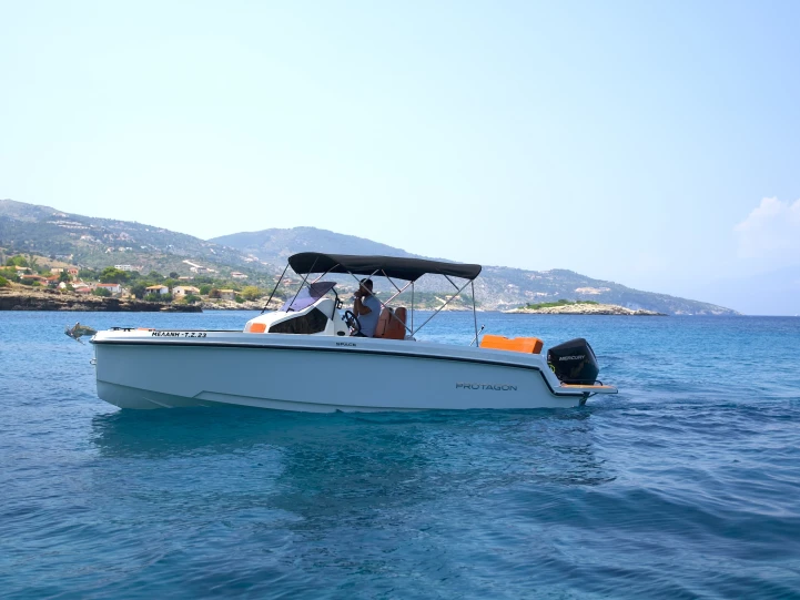 Motorboat hire in Zakynthos - Protagon Space 25
