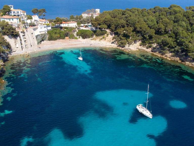 Yacht charter Beaulieu-sur-Mer - Jeanneau Prestige 34 on SamBoat