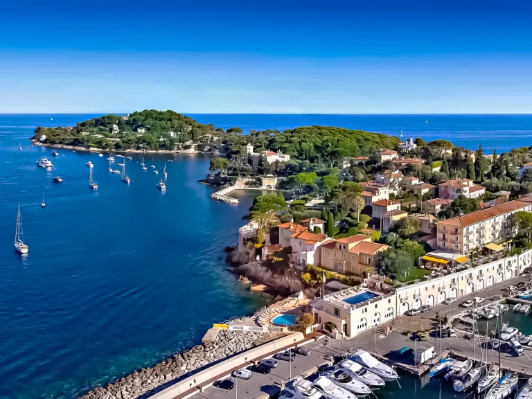 Motorboat hire in Beaulieu-sur-Mer - Jeanneau Prestige 34