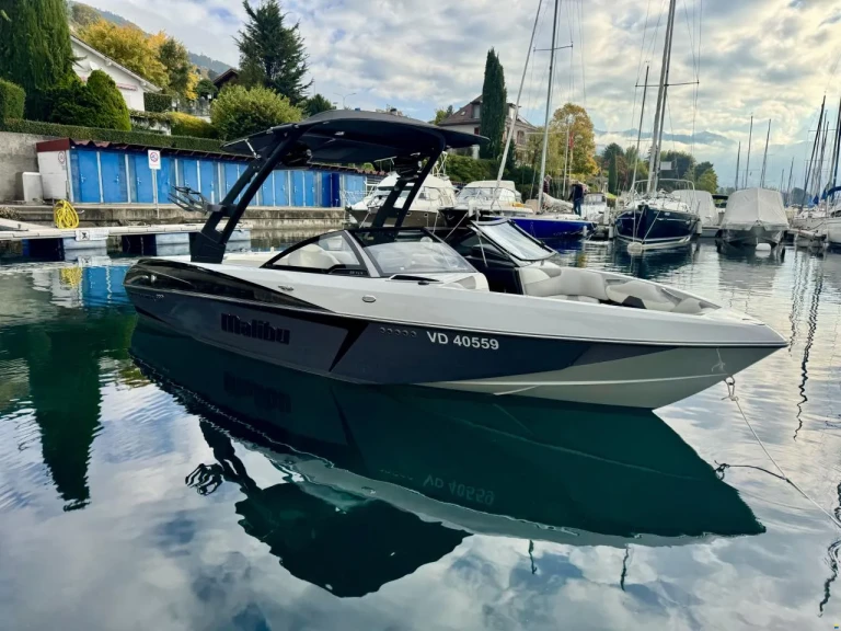 Yacht charter Ouchy - Malibu WakeSetter 22 VLX on SamBoat