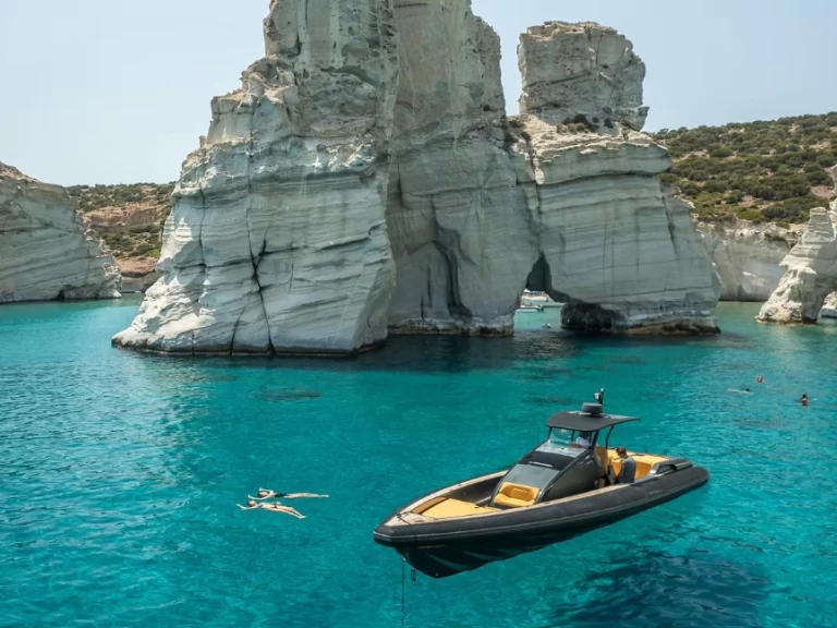 Hire Motorboat with or without skipper Technohull Lávrio