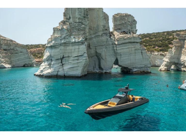 Motorboat to hire Lávrio at the best price