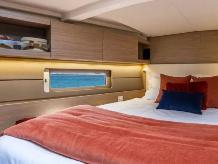 Charter a Bénéteau Oceanis 47 - 4 cab. in Seget Donji on Samboat