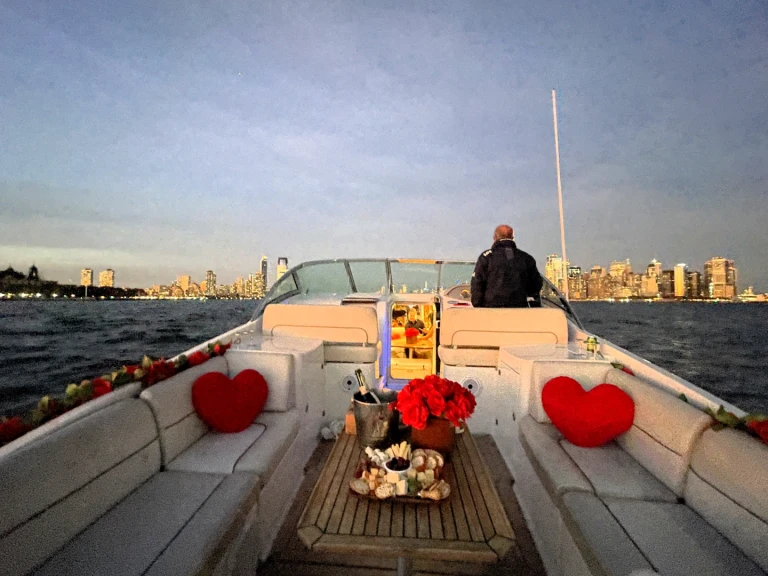 Yacht hire Manhattan cheap Corsair 36 Usa Edition