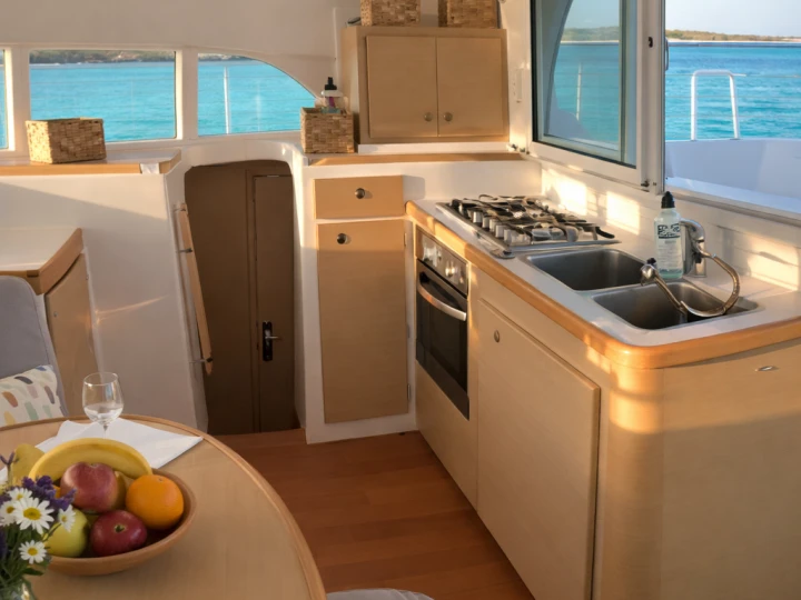 Yacht charter Sant Antoni de Portmany - Lagoon Lagoon 380 S2 on SamBoat