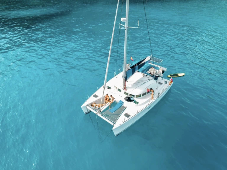 Hire Catamaran Lagoon with a boat licence