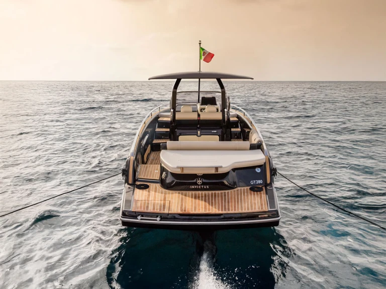 Hire Motorboat with or without skipper Invictus  Poltu Quatu