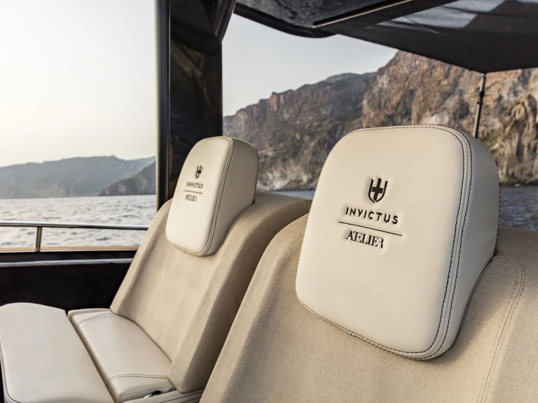 Hire Motorboat with or without skipper Invictus  Poltu Quatu