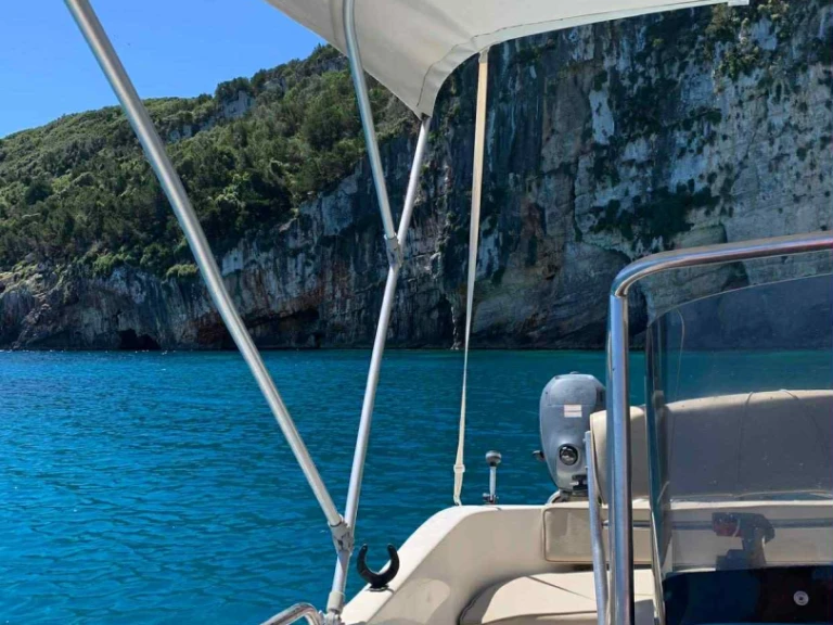 Charter a Ranieri Ranieri 500 Open in Zakynthos on Samboat