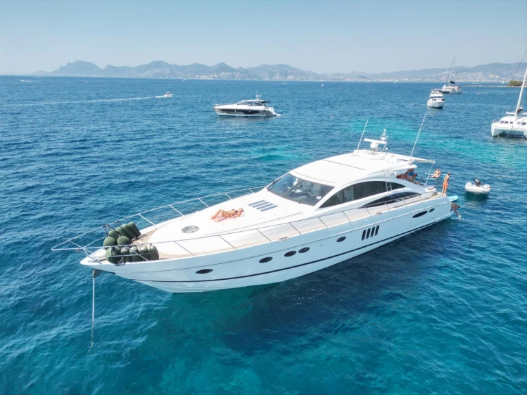 Yacht charter Vieux Port de Cannes - Princess Princess V70 on SamBoat