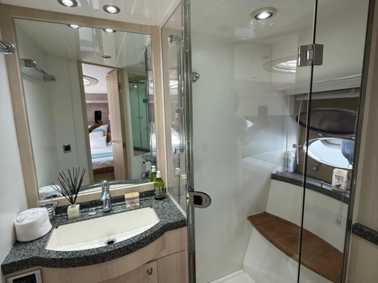 Charter a Princess Princess V70 in Vieux Port de Cannes on Samboat