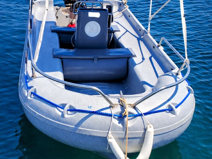 Hire a Tohatsu NEVEUX SAS FUN YAK 3.90 La Ciotat