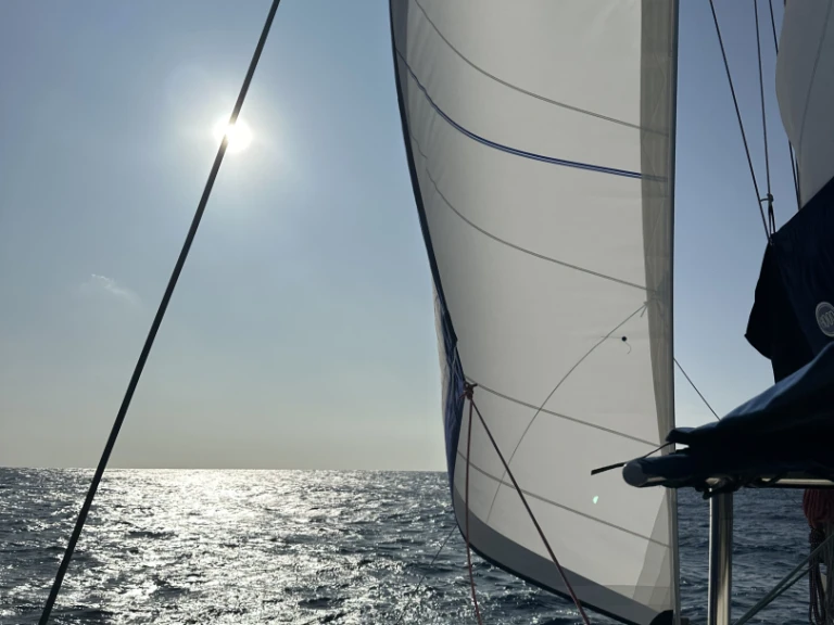 Hire a Lagoon Lagoon 380 Roses