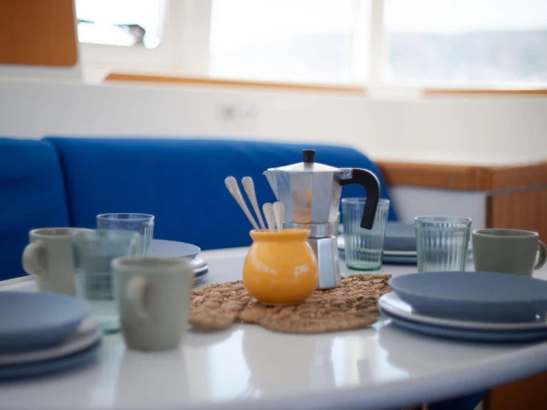 Yacht hire Roses cheap Lagoon 380